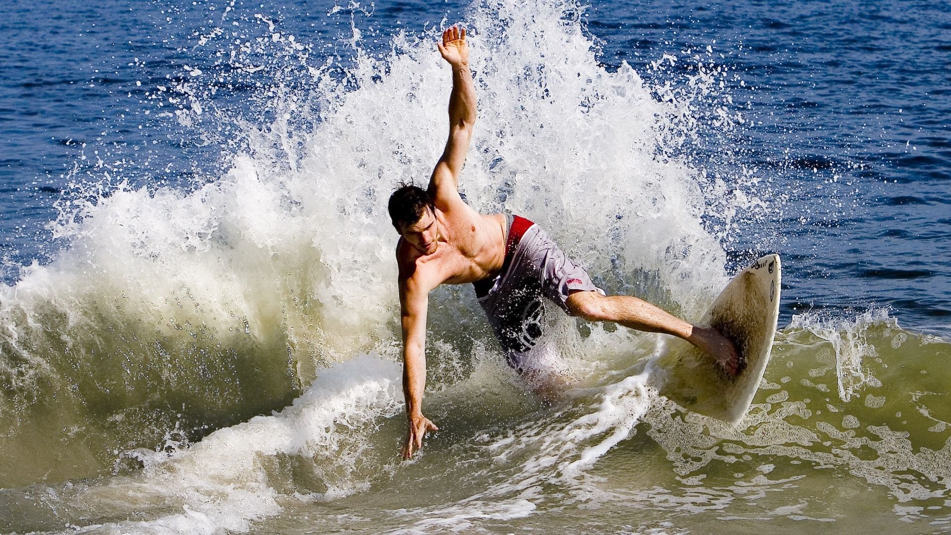 “腰旗橄榄球：东部新区赛场带来全新观赛体验”